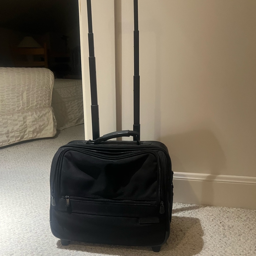 Briggs&Riley black Rolling Travel Bag- 2 wheel under seat bag; GUC